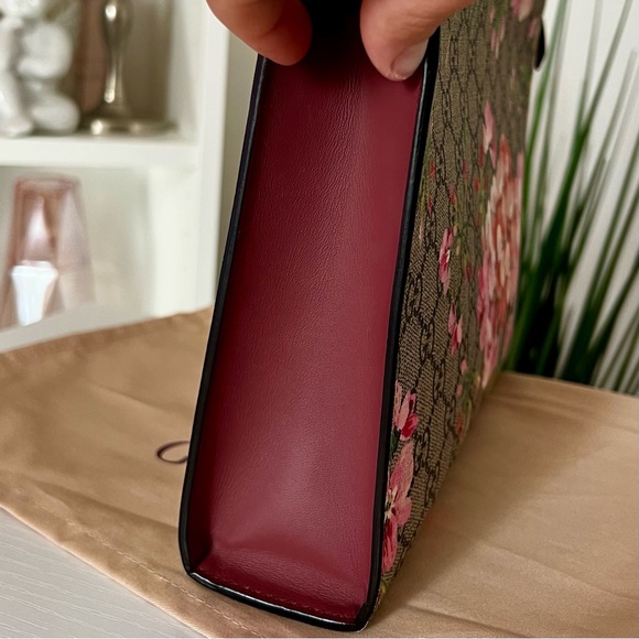 GUCCI GG SUPREME BLOOMS TOILETRY BAG/CLUTCH - Picture 7 of 15